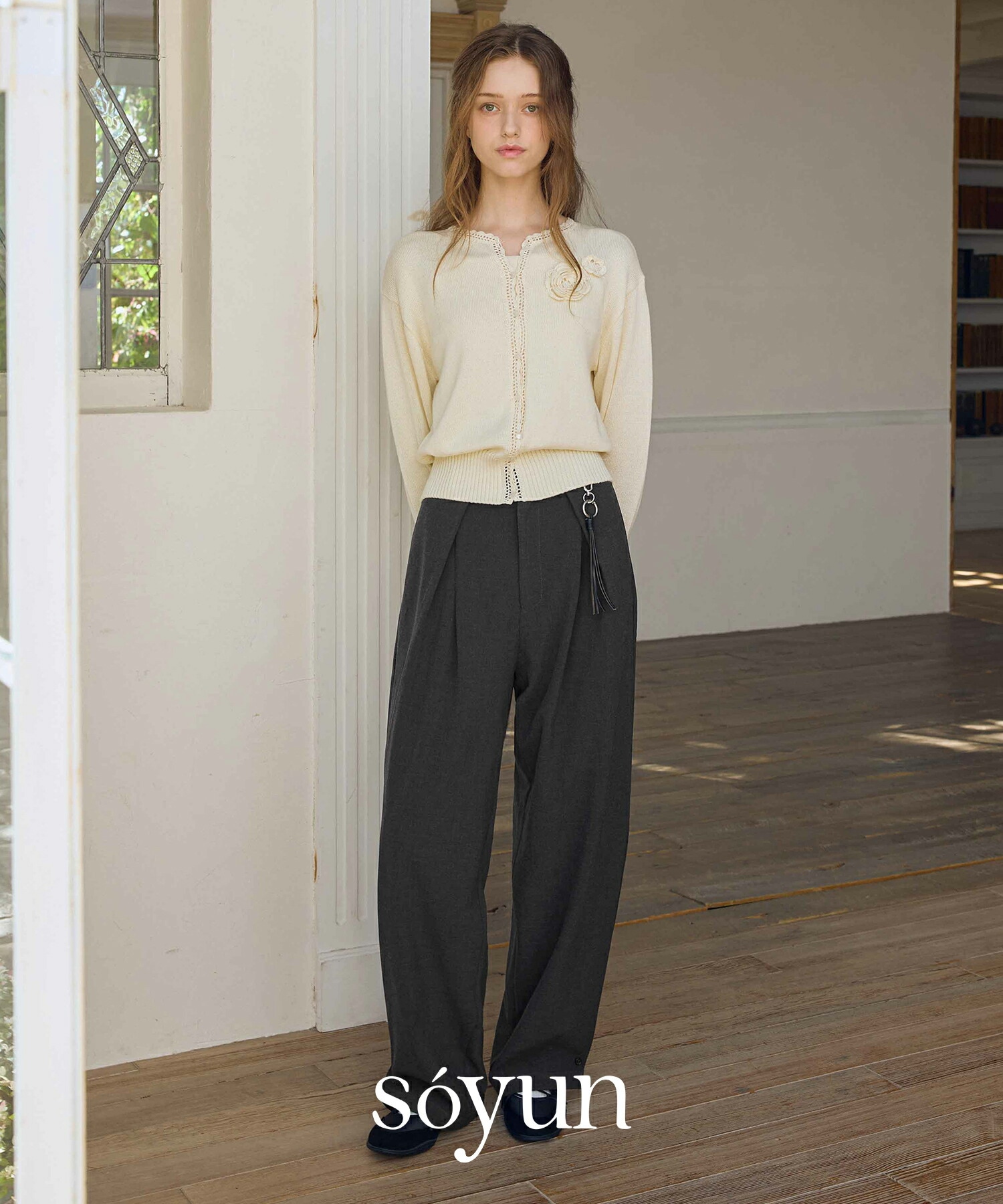 soyun ソユン チャーム付きタックワイドパンツ レディース 25秋冬 裾ボタン 全3色 S/M/L