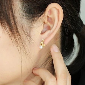 韓国ファッション ネコのアシンメトリーピアス フェイクパールピアス キュートでシンプルなレディースアクセサリー