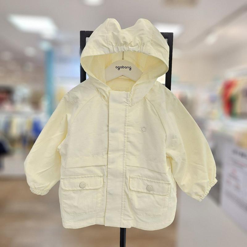 お出かけの必需品 すっきりとしたデザインのフード付き化繊ジャンパー_ESS