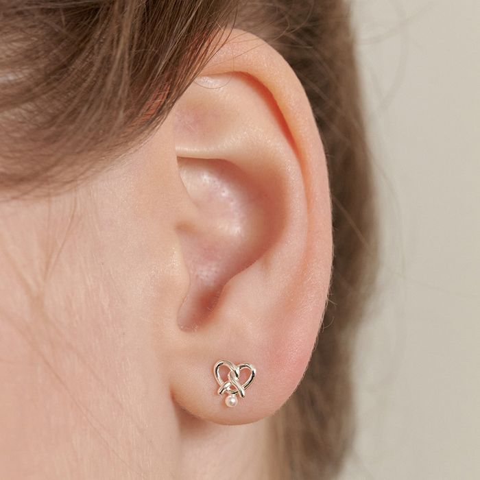 [Silver 925] Pretzel Heart Pearl Earrings 2色 おしゃれ ピアス 韓国ファッション