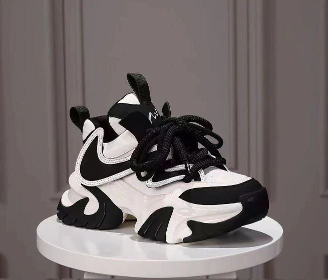 【即納】50代 40代 歩きやすい ウォーキングシューズ かわいい おしゃれ 運動靴 レディース 厚底スニーカー