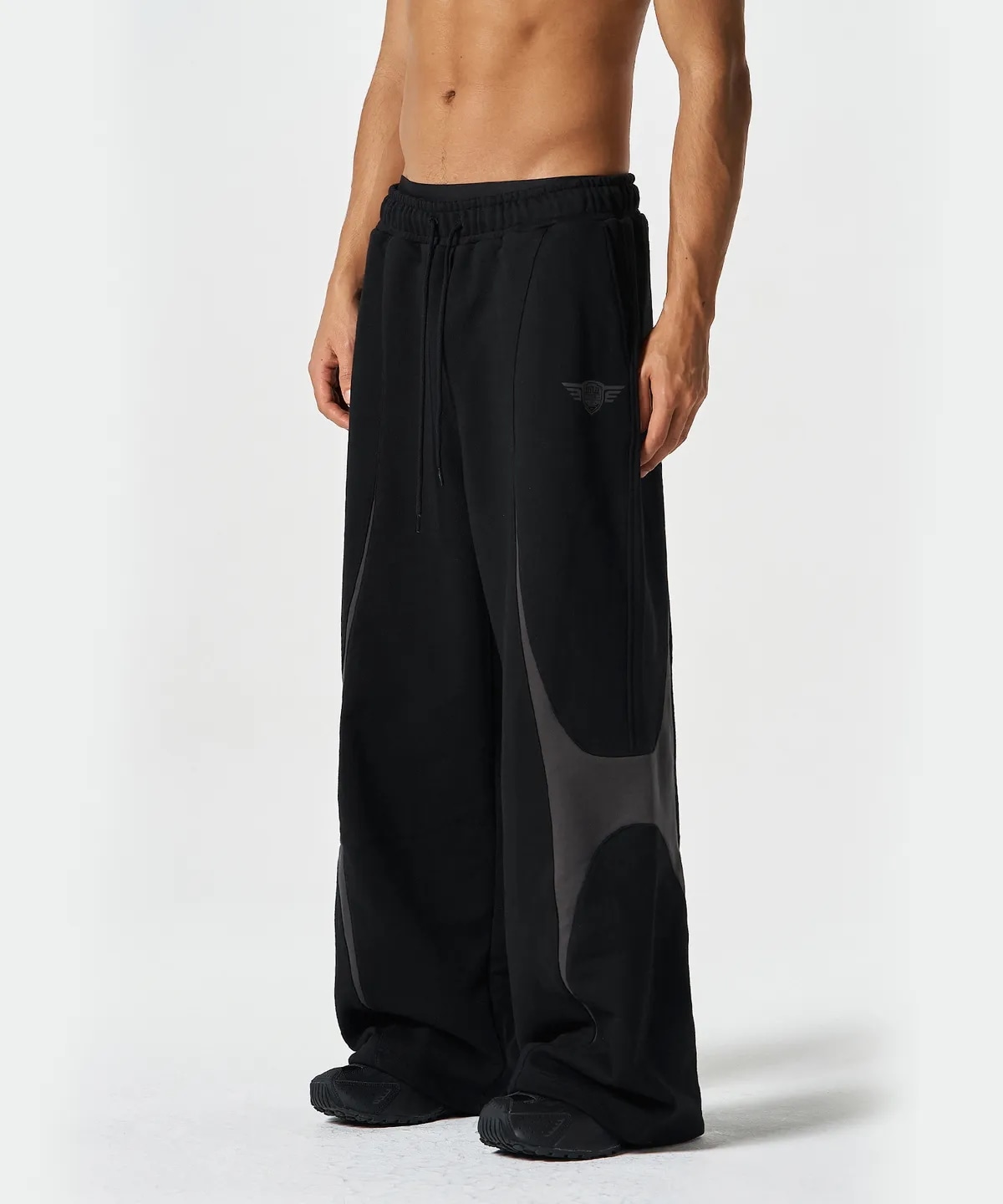 ウイングド ロゴ カラー ブロック スウェット パンツ (Black)