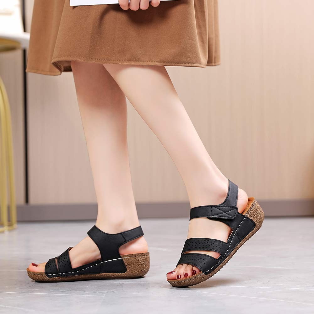 レディースパンチングエクスクロストングサンダル6cm 2326