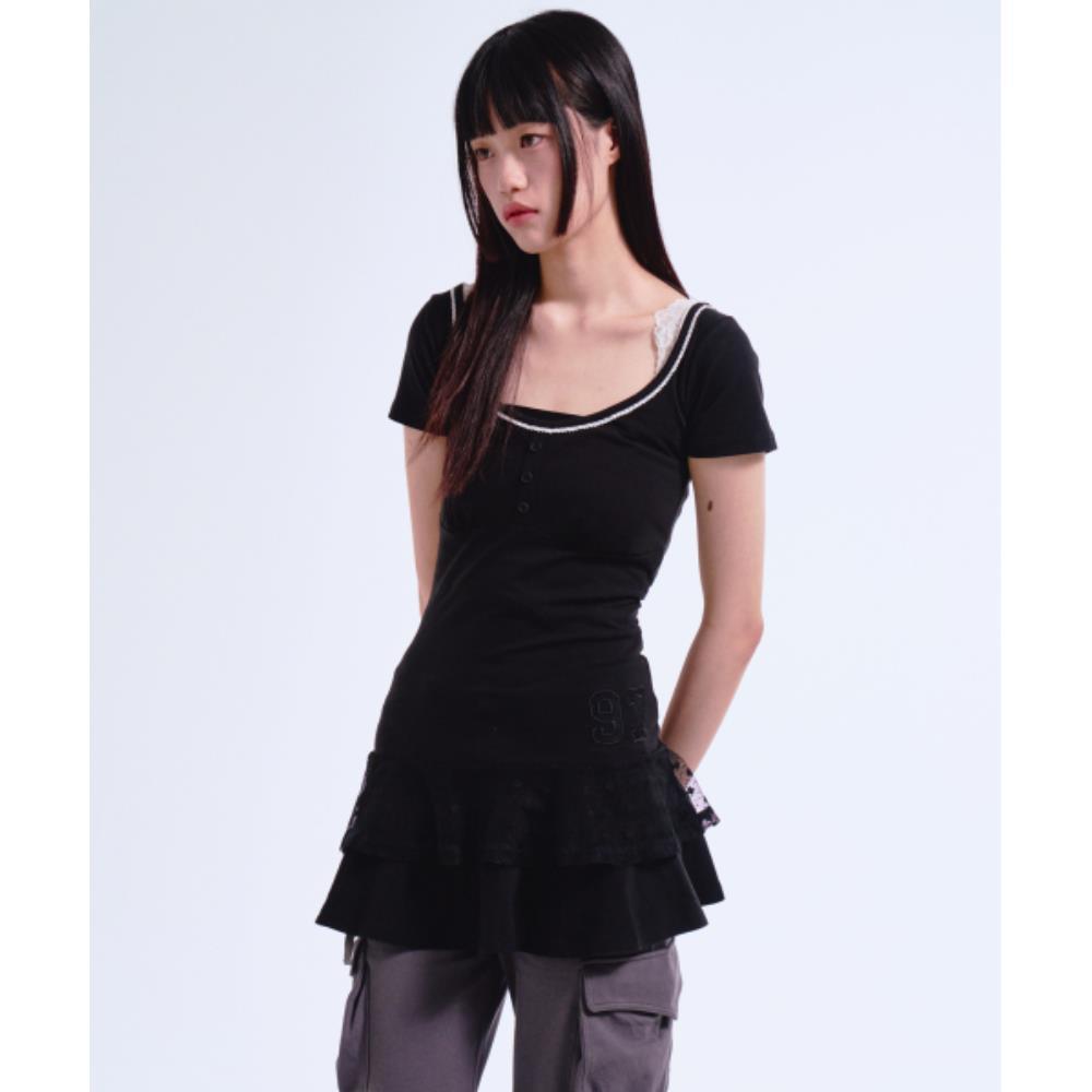 PRENDA SHIRRING LACE FRILL TEE BLACK PRTVSURS22WC6