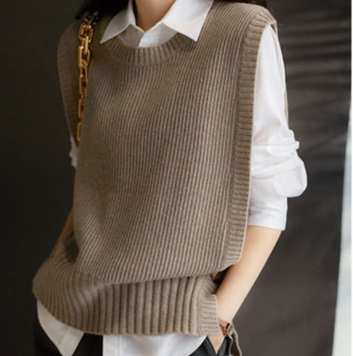 トップス デート カットソー ニットソー セーター ベスト 袖なし ノースリーブ かわいい 大人可愛い きれいめ シンプル カジュアル 大人 上品 おしゃれ お洒落 かっこいい レトロ 大人女子