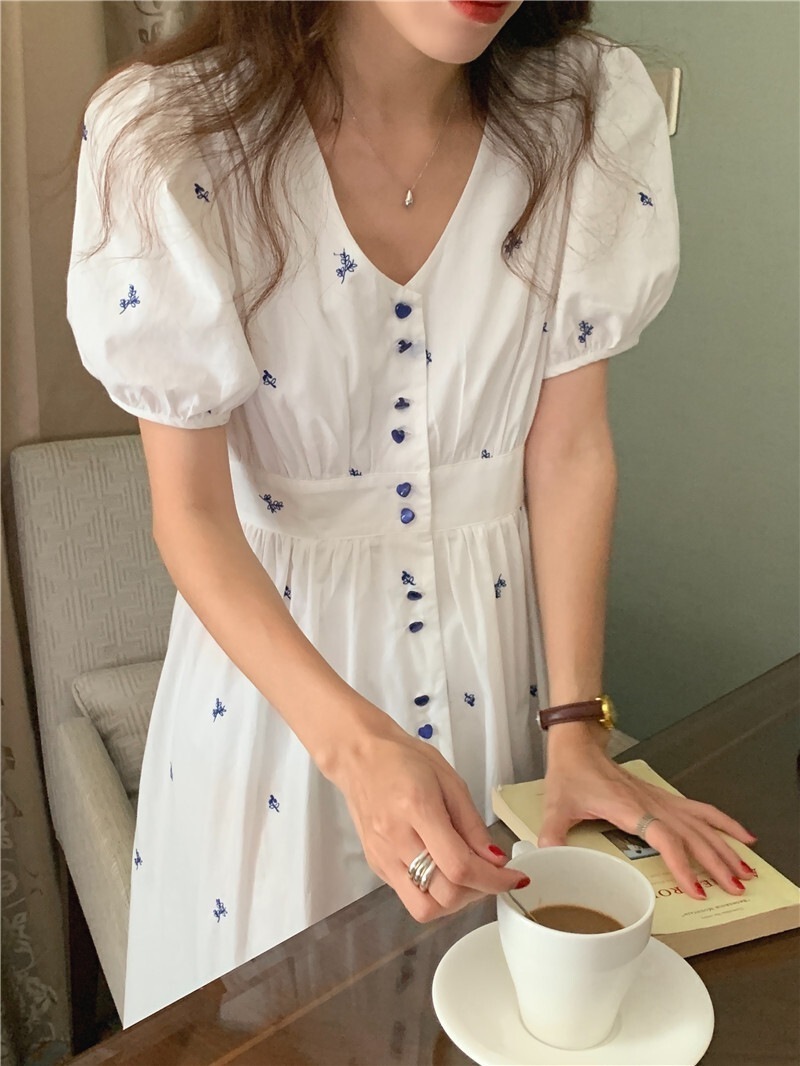 ワンピース Aライン フレア ミモレ パフスリーブ 半袖 クルーネック 襟付き 丸襟 前ボタン フェミニン 大人可愛い かわいい シンプル ガーリー 小花柄 春 夏 おしゃれ 学生 デート ホワイト