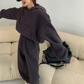 トップス デート パーカー フーディー 袖あり 長袖 かわいい 大人可愛い きれいめ シンプル カジュアル 大人 上品 おしゃれ お洒落 主役級 存在感 春 秋 10代 20代 30代 レディース