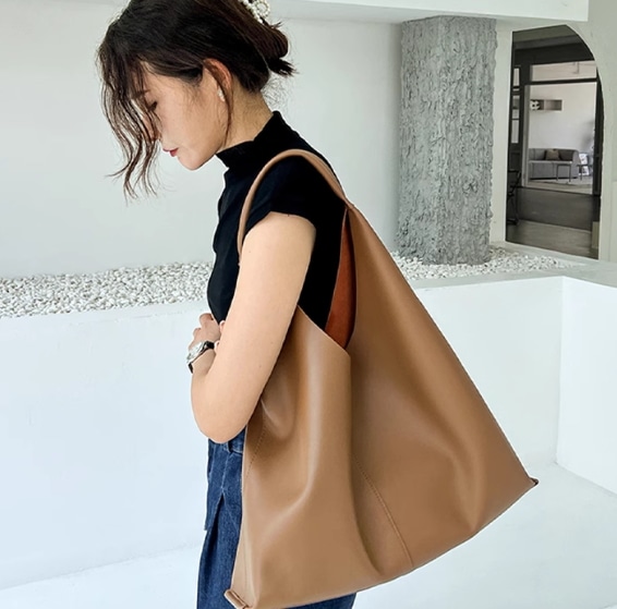 【SNSで話題！】くったり感が可愛い ソフトレザートートバッグ 縦型 A4 PCもOK！ 肩掛け 通勤バッグ
