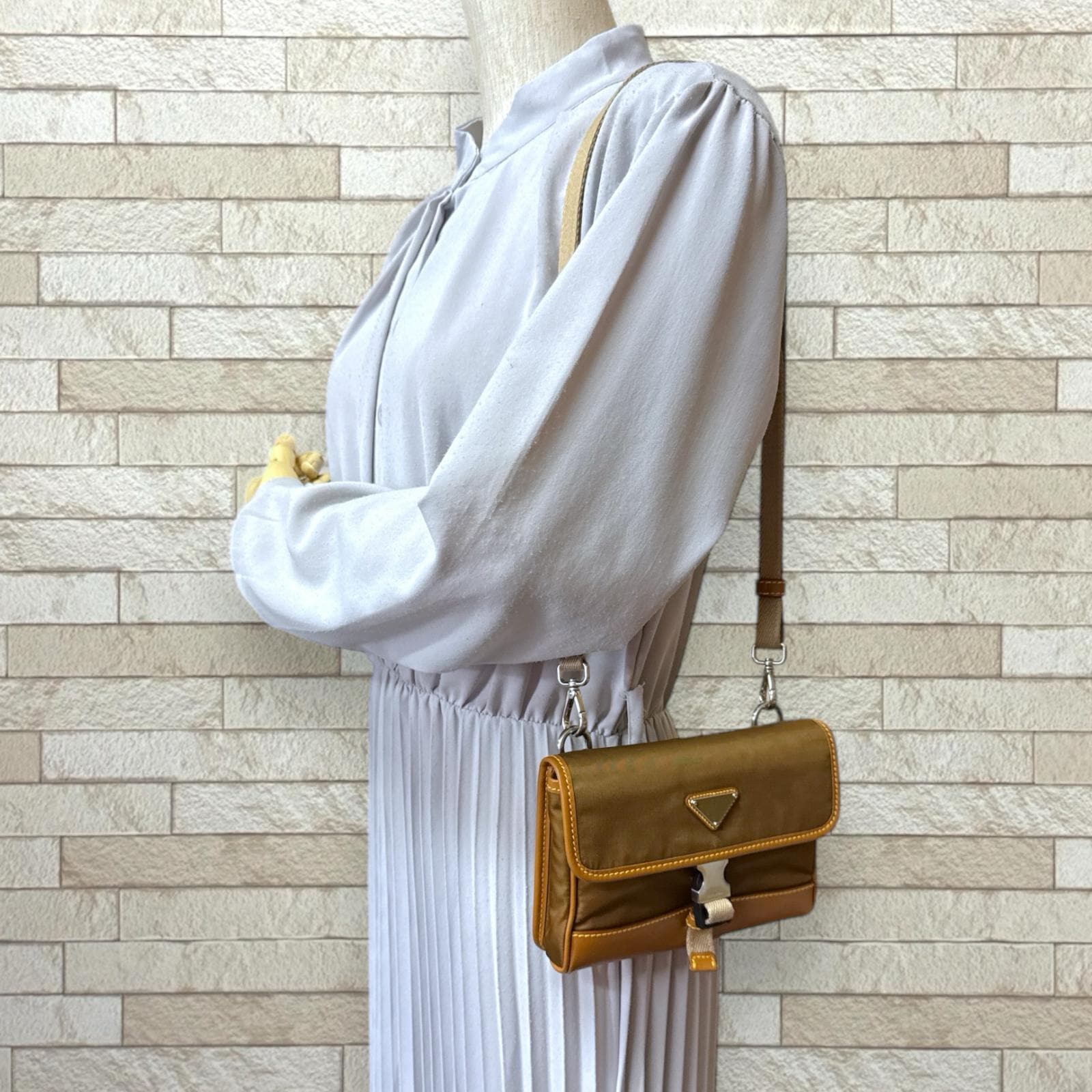 プラダ リナイロン スマートフォンケース ショルダーバッグ リナイロン 2ZH108 ブラウン PRADA 中古