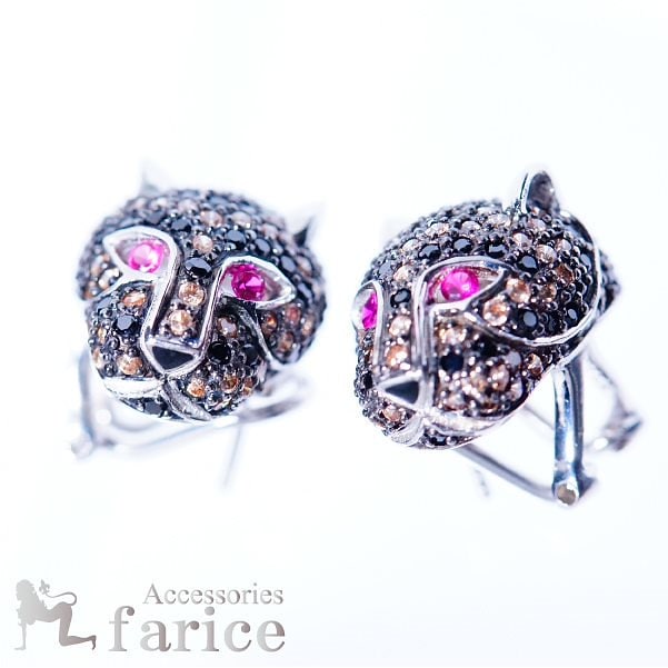 ガーネットアイ　パンサーデザイン パヴェラグジュアリーピアス