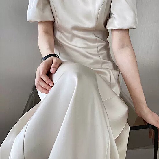 【取寄:納期2週間】結婚式ドレス パフスリーブ フレンチ Vネック シンプル 無地 ミモレ丈 Aライン 発表会 演奏会 レディース フレアドレス 結婚式 ステージ衣装 半袖 エレガント カラードレス