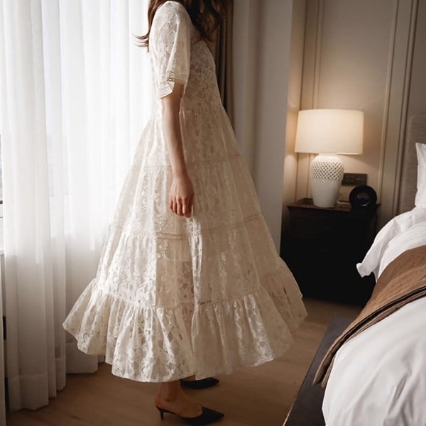 ワンピース ロング丈 半袖 クルーネック デザイン ボタン 美ライン ニュアンス ティアード レース 刺繍 ロマンチック かわいい 大人可愛い きれいめ シンプル カジュアル 大人 上品 おしゃれ 8,357円