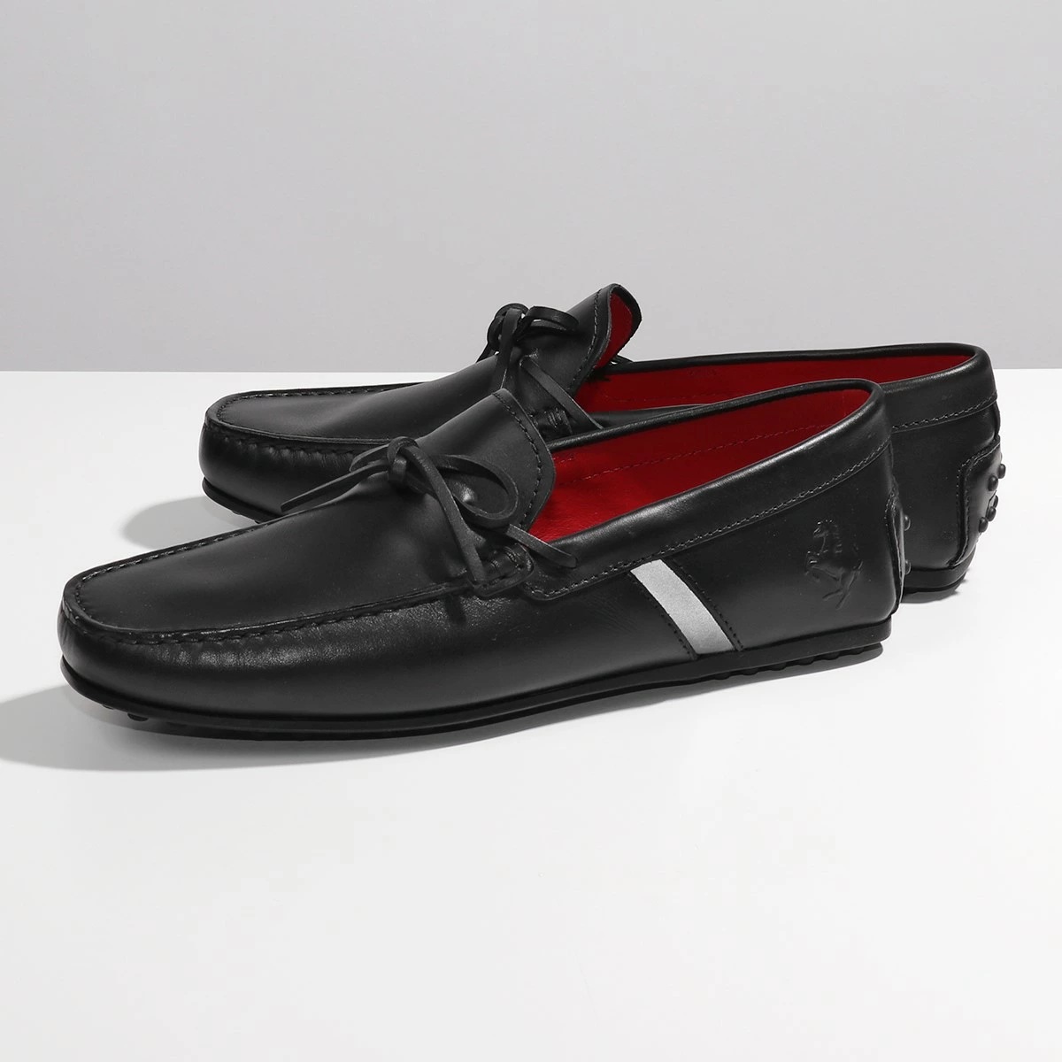 Tods For Ferrari トッズ フェラーリ コラボ XRM0LR0X250NFY レザー ドライビングシューズ モカシン 130B/NEROメンズ 靴 130B