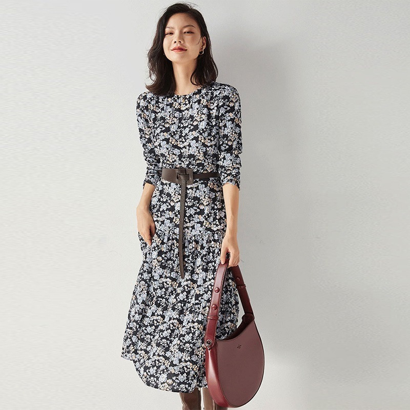 【送.料.無.料.急速発送】小花の丸首がゆったりしていて痩せて見えるプリーツのミディアム丈ワンピース