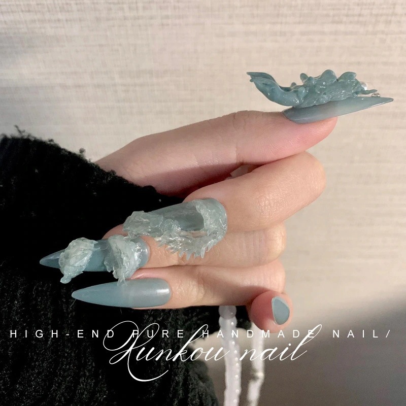 純粋な手作業で甲国風重工の蛇口を着て立体的な手描きネイルアート白黒双龍を彫る 15,693円