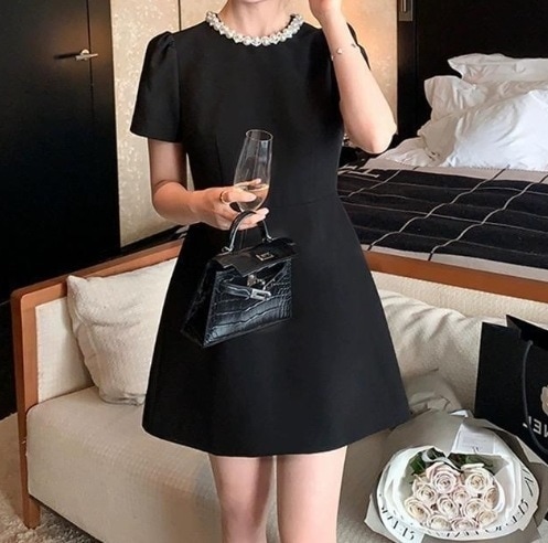 フォーマルミニワンピース パール襟 黒 白 半袖 Aラインスカート パフスリーブ 韓国 レディース オルチャン ぽわん袖 かわいい 可愛い 大人かわいい シンプル 無地 きれいめ キュート