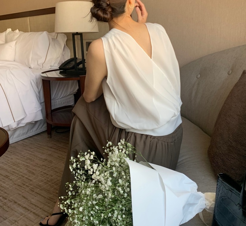 [LUOUSROOM]Cabb wrap sleeveless blouse