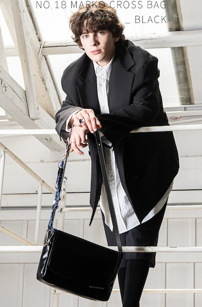 No.18 MARKO Black color 日常使いに適したクロスバッグ 通勤 No.18 MARKO フィット感を重視 Black color 日常使いに適した