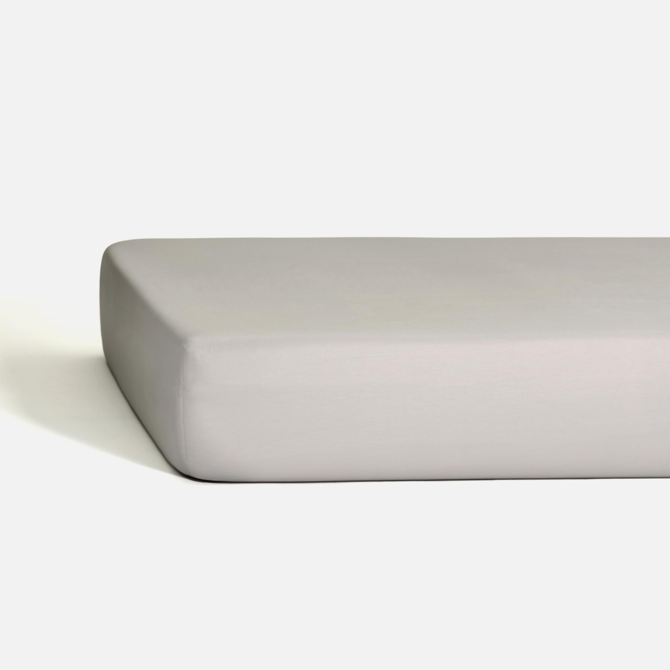 高級綿100％ ボックスシーツ CLASSICシリーズ 5つ星ホテル仕様 サテン織 300本高密度 綿 長繊維コットン100% オールシーズン 上品でなめらかな光沢 洗える 全周ゴム式（クイーン・16