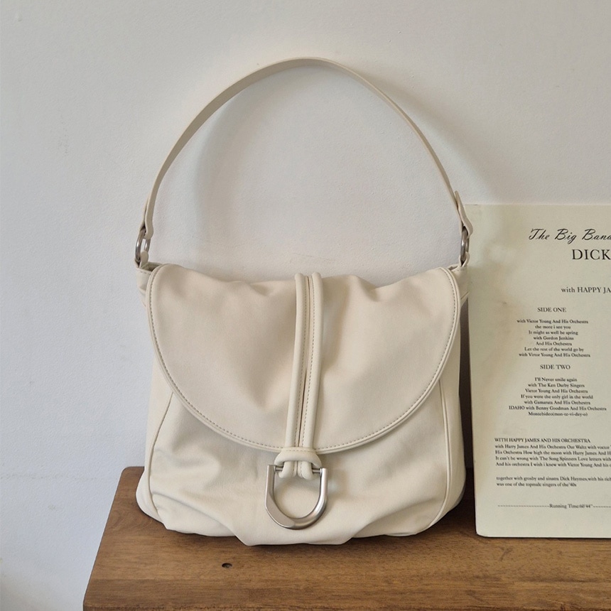 【BELLMORE】ショルダーバッグ マット テクスチャー ユニーク バックル デイリーバッグ