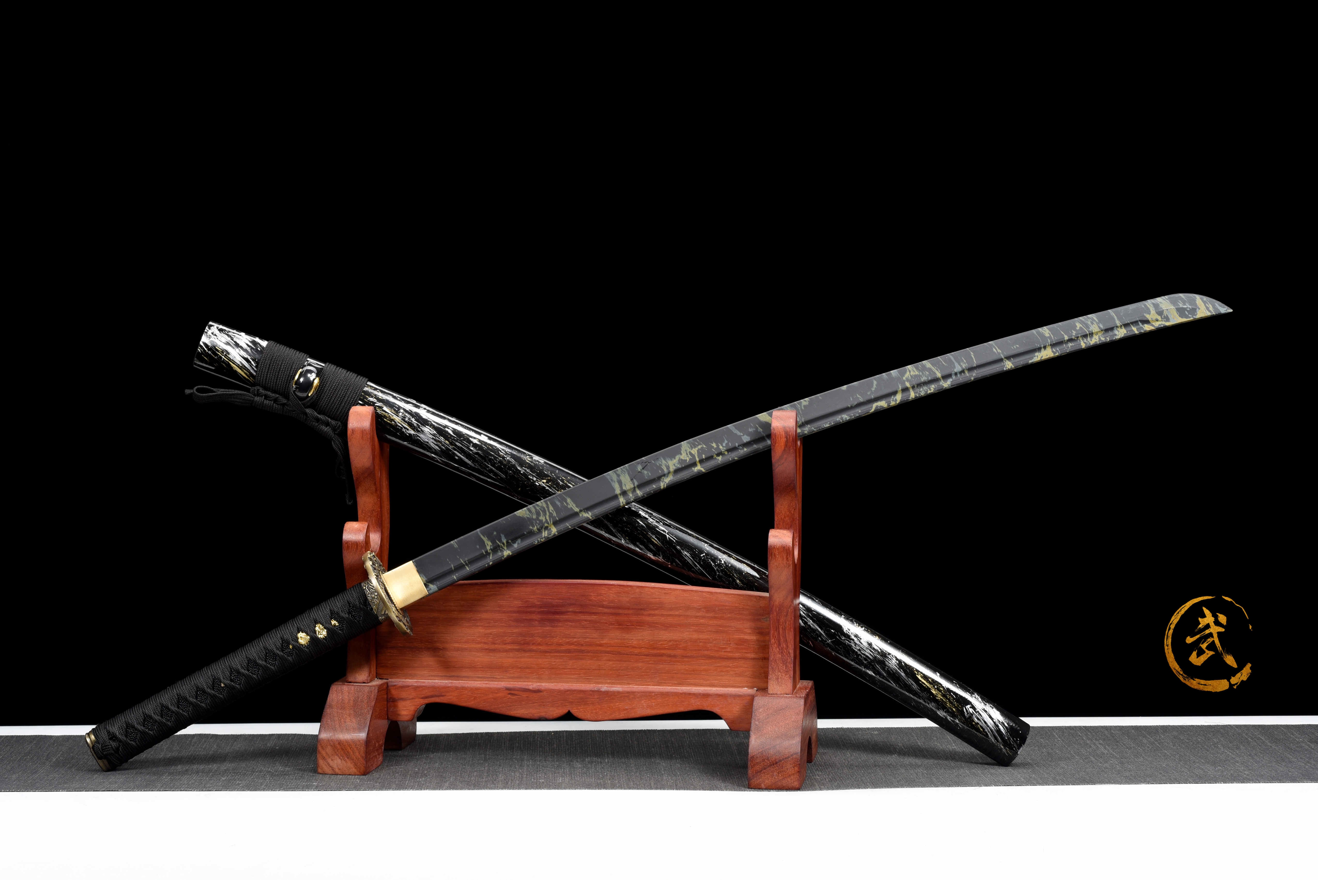 武士刀本物の武士刀は高硬度プラスチック素材の水転写で作られ銅製の護手贈り物としてコレクターの装飾や贈り物として武術忍者の訓練武器バイキング竹剣です