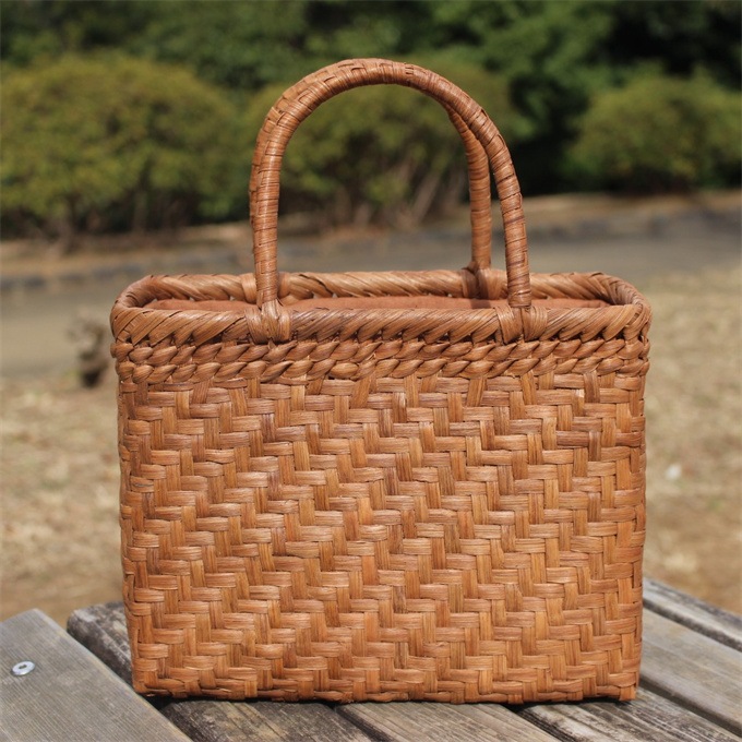 山葡萄の蔓　Ｂ品 く日はお得♪ 北海道産、山葡萄の蔓のヒゴ、ご予約ページ 財布