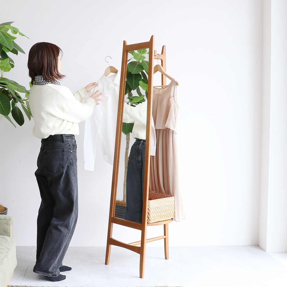 スタンドミラー 姿見 全身鏡 おしゃれ ナチュラルモダン 自立 回転 ハンガーラック 木製 レトロ エレガント かわいい