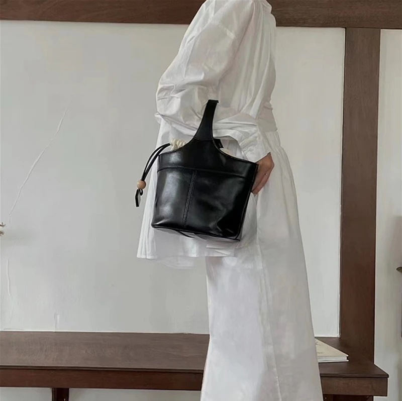 レデイースバッグ婦人鞄トートバッグハンドバッグショルダーバッグ2023秋新作本革可愛いデザイン通勤３カラー30%までに制限