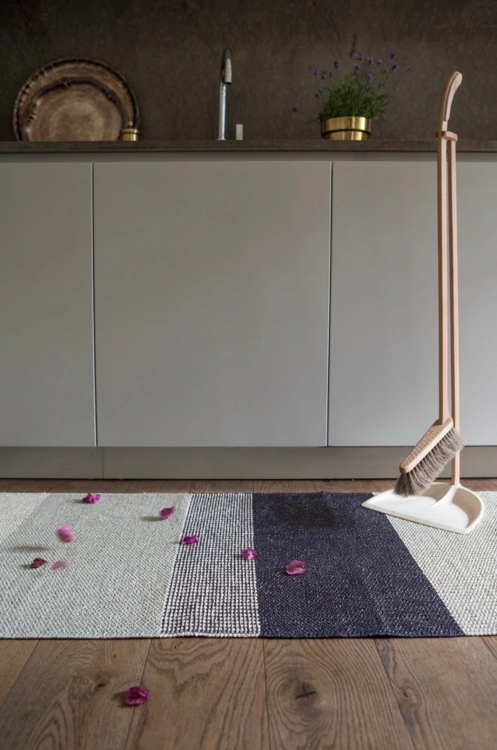 BRITA SWEDEN SEASONS BERRY プラスティックラグ 1