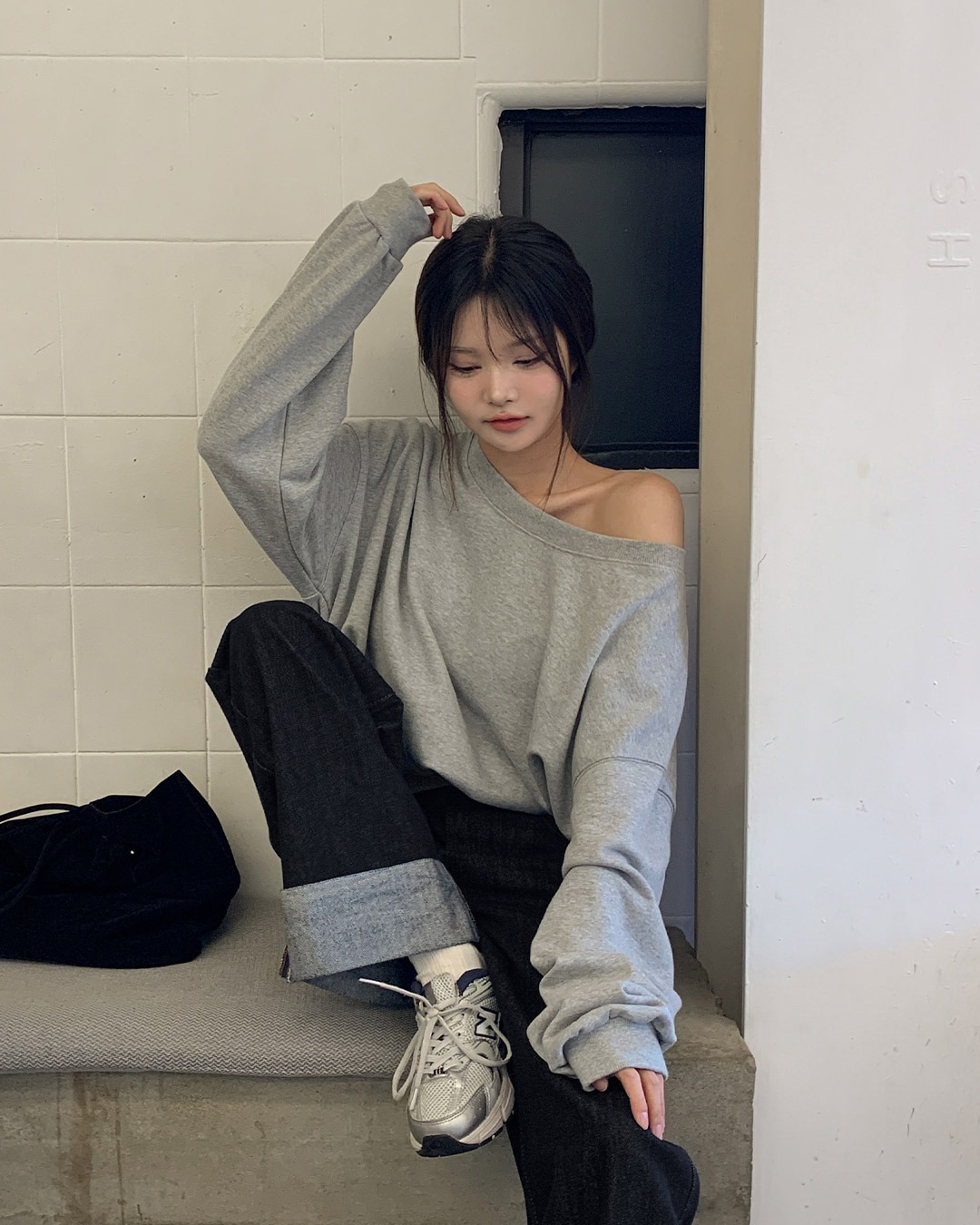 クヤオフショルダーマンツーマン韓国ファッション レディース