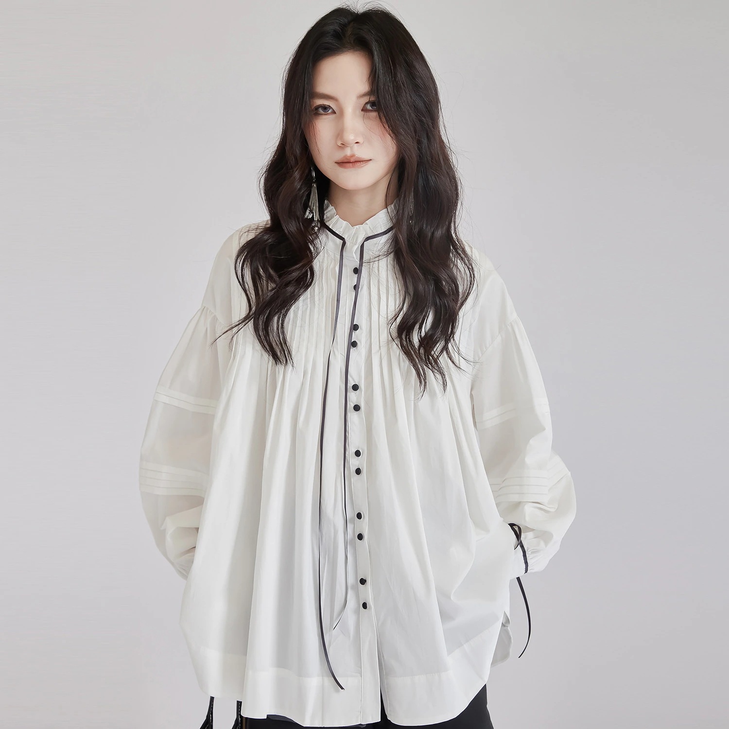若見え人形襟キクラゲ縁オルガンひだ締めバブル袖ゆるやかなシャツ女長袖ブラウス