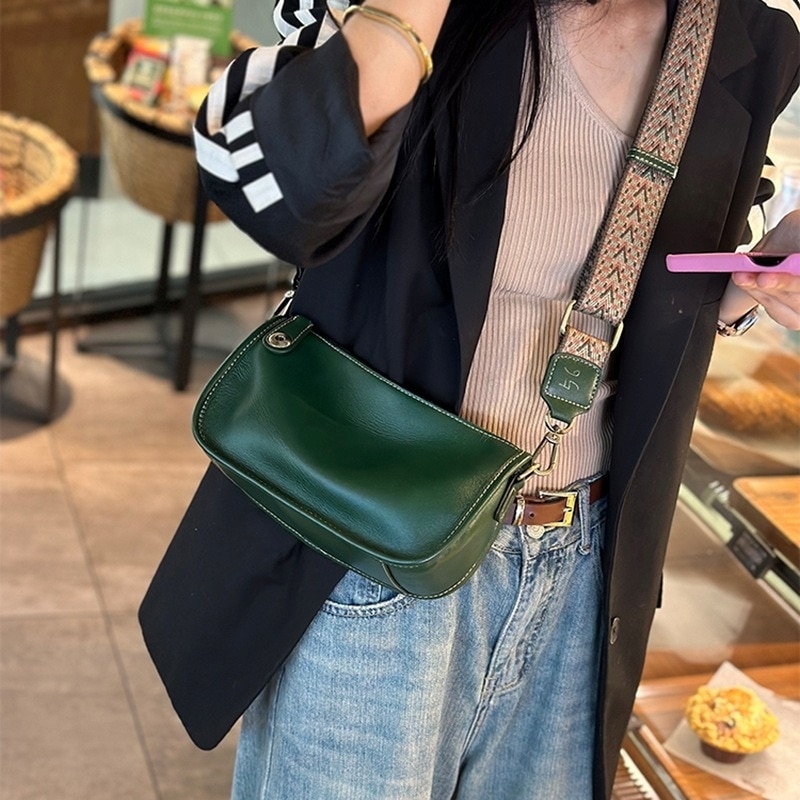 バッグ レディースバッグ ショルダーバック 斜めがけバッグ 肩がけバック ミニバッグ 軽い クロス ボディバッグ ファスナー付き 牛革 シンプル 大人 お洒落 大人女子 こなれ感 エレガント とろみ感