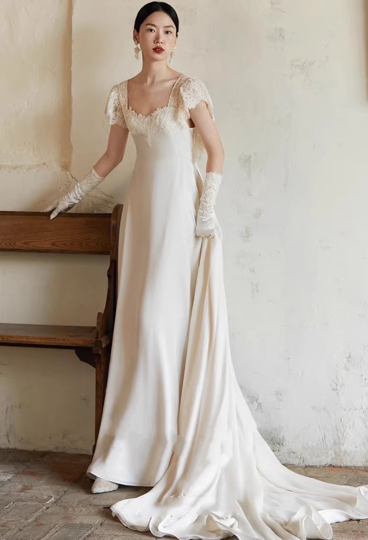 フランス風 ウェディングドレス スクエアネック キラキラ光る刺繍 大人っぽい 披露宴 二次会 29,894円