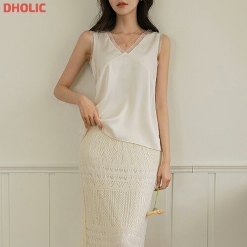 [メガ割りSALE]シアーVネックラインノースリブラウス