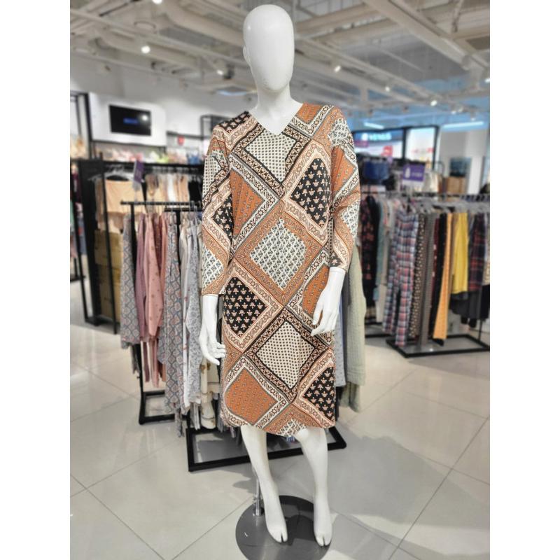 [始興店] ポリスパン幾何学プリント女性ワンピース GW1829A