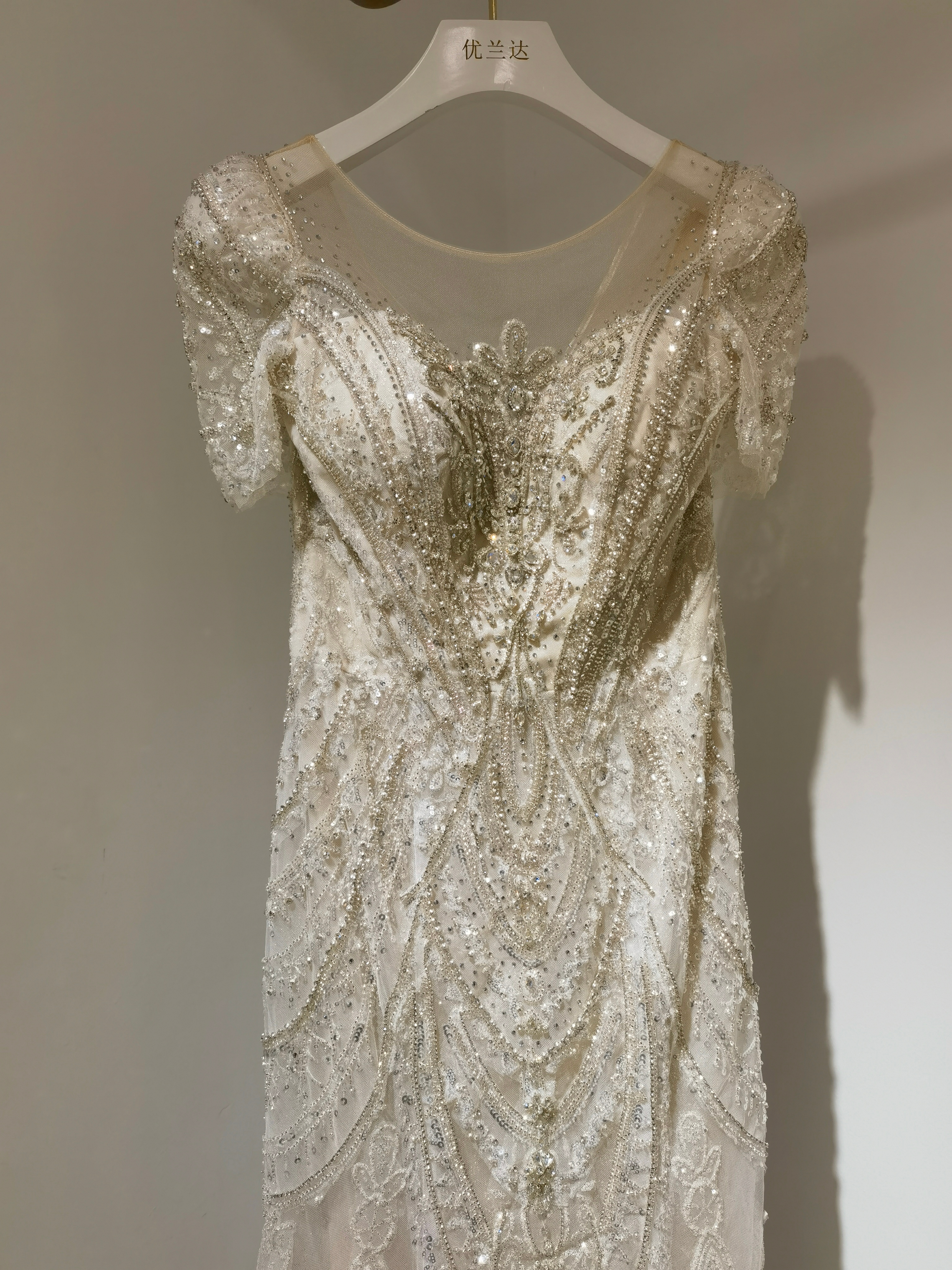 豪華！ ウェディングドレス ラウンドネック 半袖 キラキラスパンコール 細見えシルエット 前撮り