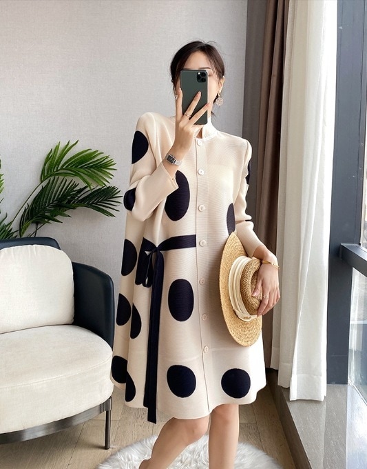 ワンピース ワンピ ミディアム丈 半端丈 膝丈 ひざ丈 Aライン フレア 袖あり長袖 柄 前開き レディース 上品 きれいめ ガーリー レトロ モダン かわいい 大人可愛い お洒落 おしゃれ 大人女子