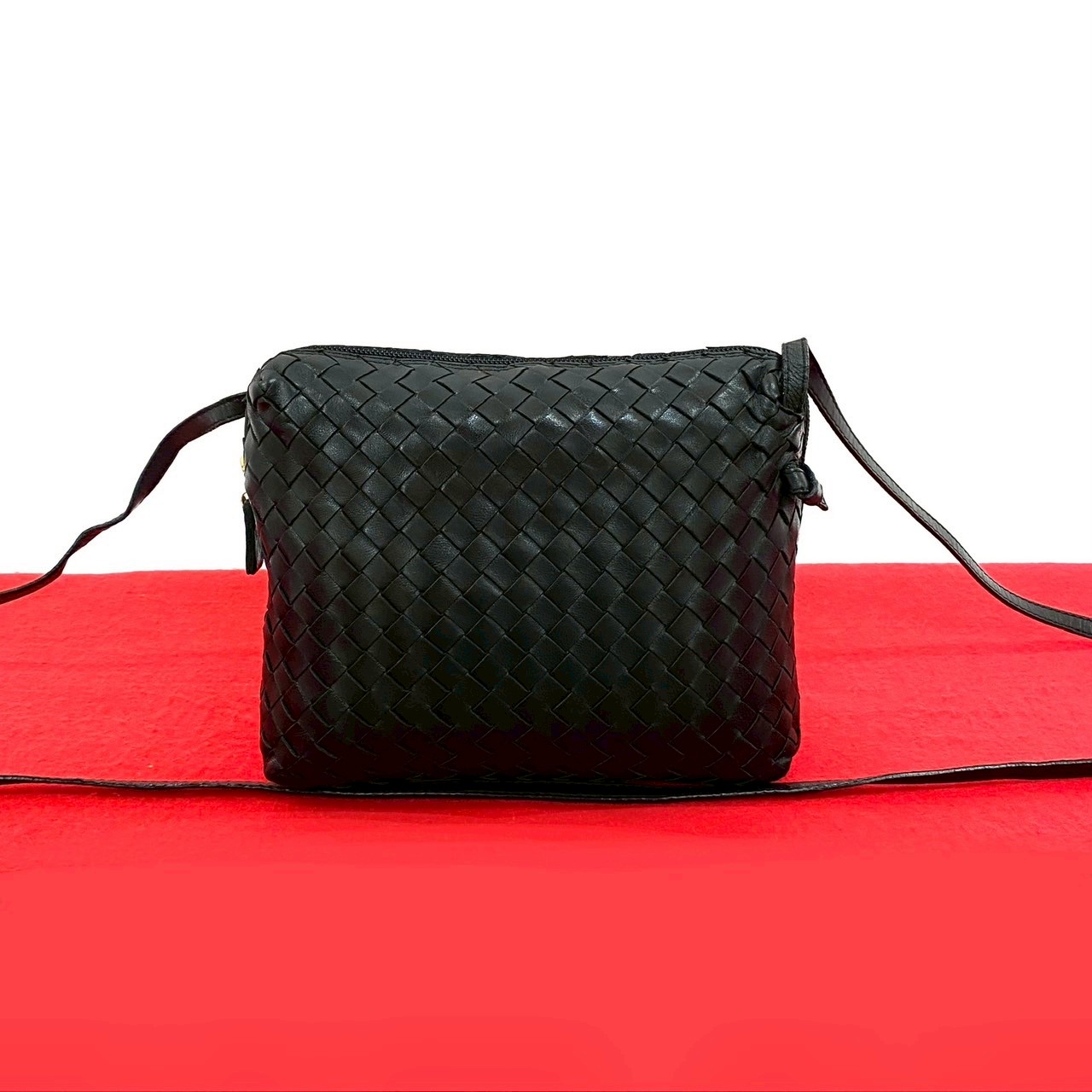 イントレチャートショルダーバッグ レザー ブラック 18844