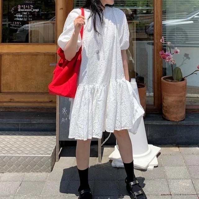 2024春夏ワンピース 膝丈 ラウンドネック 刺繍 レース 半袖 バブル袖 Aライン ゆったり 細見え 夏 白 カジュアル おしゃれ かわいい キュート 韓国ファッション レディース お出かけ安い