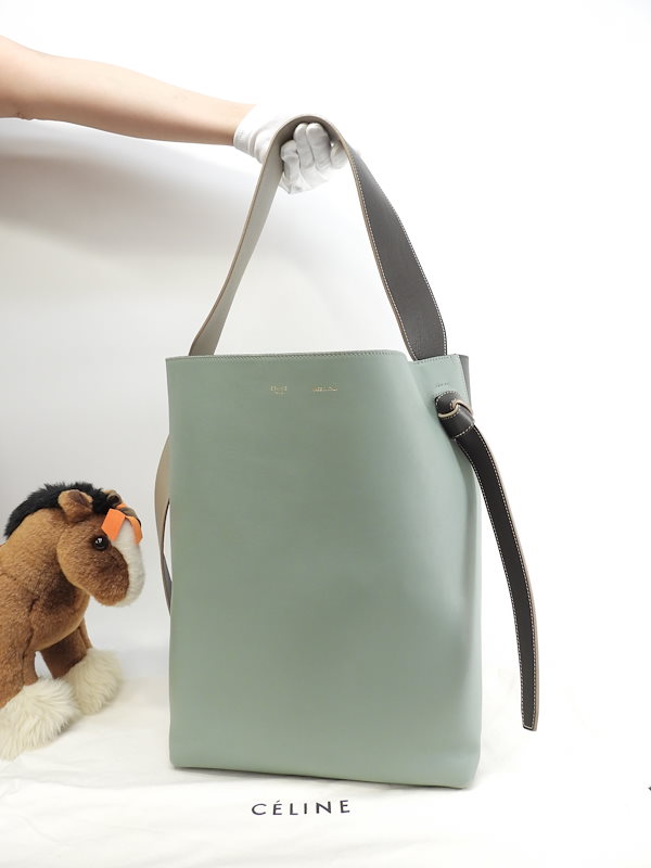 【ご予約品】 Qoo10] CELINE ツイステッドカバ レザー 緑系 セミショ バッグ