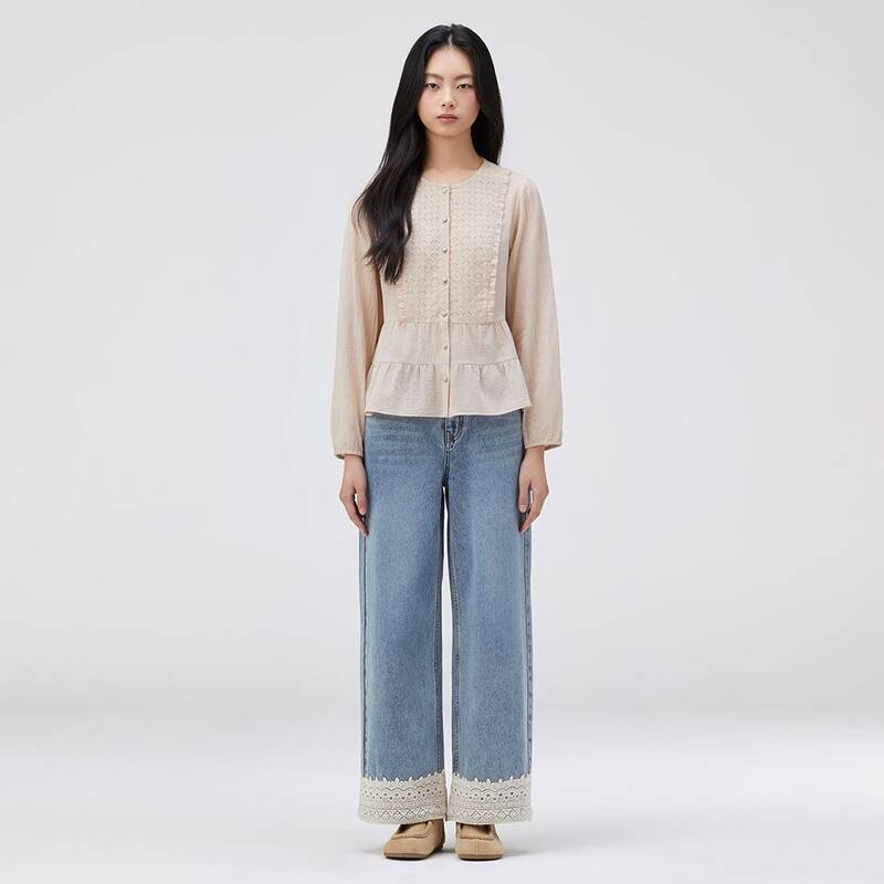 [レディース]アイレット柄のフリルブラウス (T262MBL136W)
