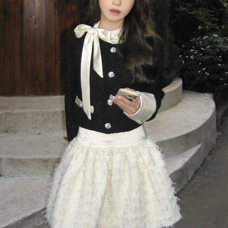 秋/春向けショートジャケットとノースリーブワンピースのツーピースセット（相続人風）