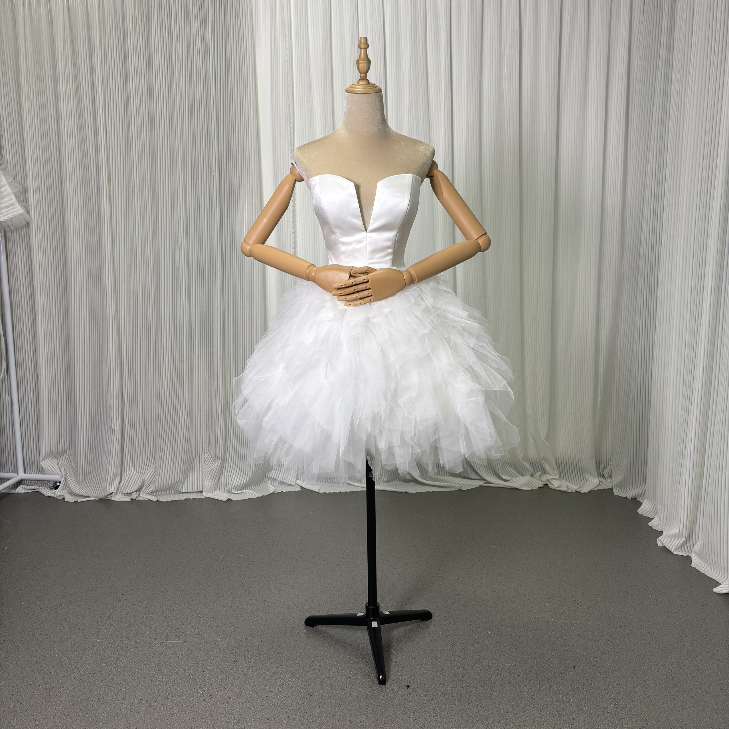 ウエディングドレス オフホワイト Vネックドレス アシンメトリー風 ミニドレス 可愛い 結婚式