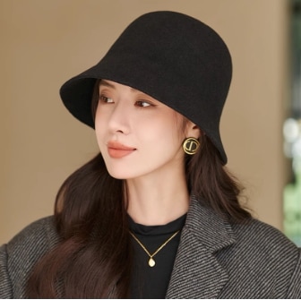 帽子 ハット バケットハット レディース かわいい 大人可愛い きれいめ シンプル 上品 おしゃれ かっこいい こなれ感 クール モード系 エレガント モダン 都会的 無地 秋 冬 ママ デート