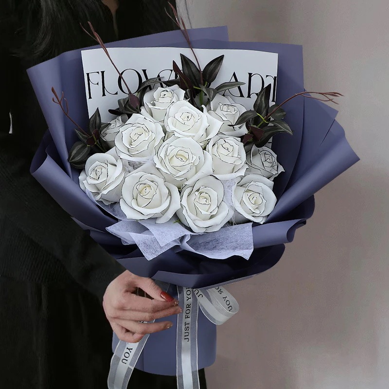 ガールフレンドへのインスタイルのソープフラワーチャイニーズバレンタインデーの誕生日プレゼントのための不滅の花とバラの模擬花束