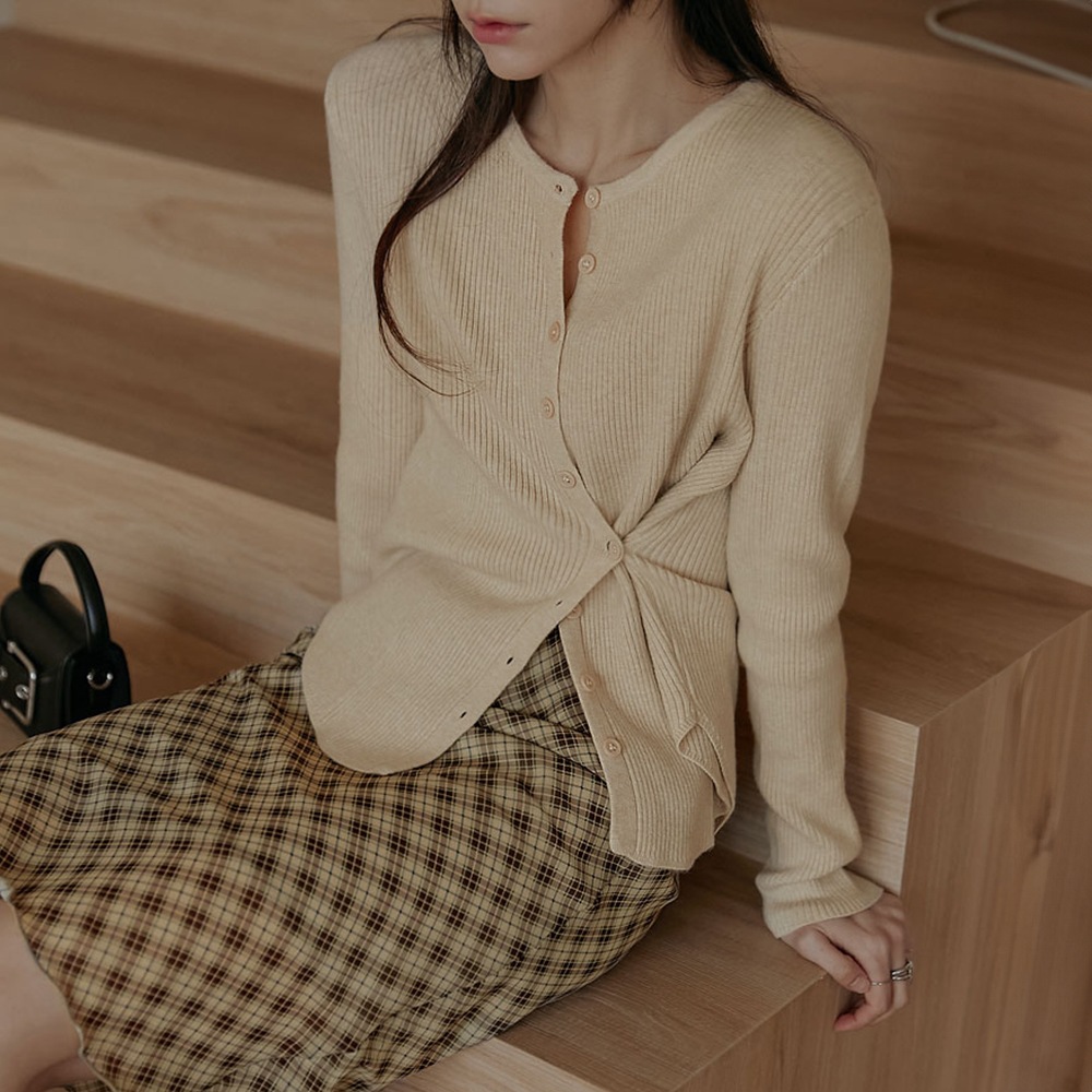 アンデサイドボタンアンバルニットカーディガン