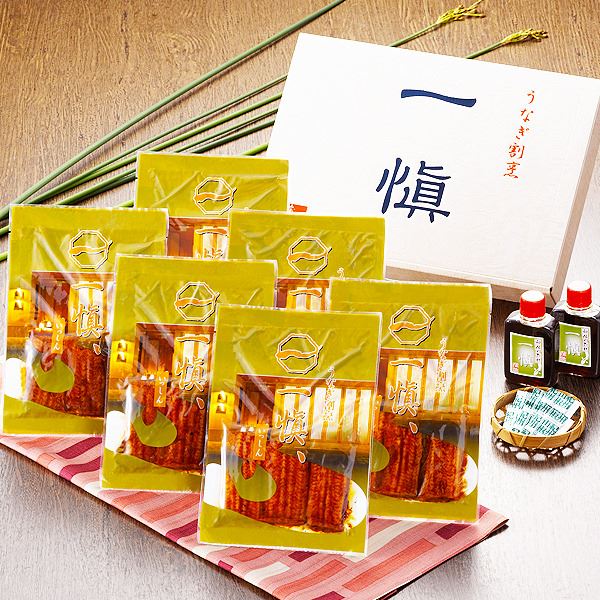 白ベース_シルバーローマ字はみ出しデザインのアクリル表札＊4