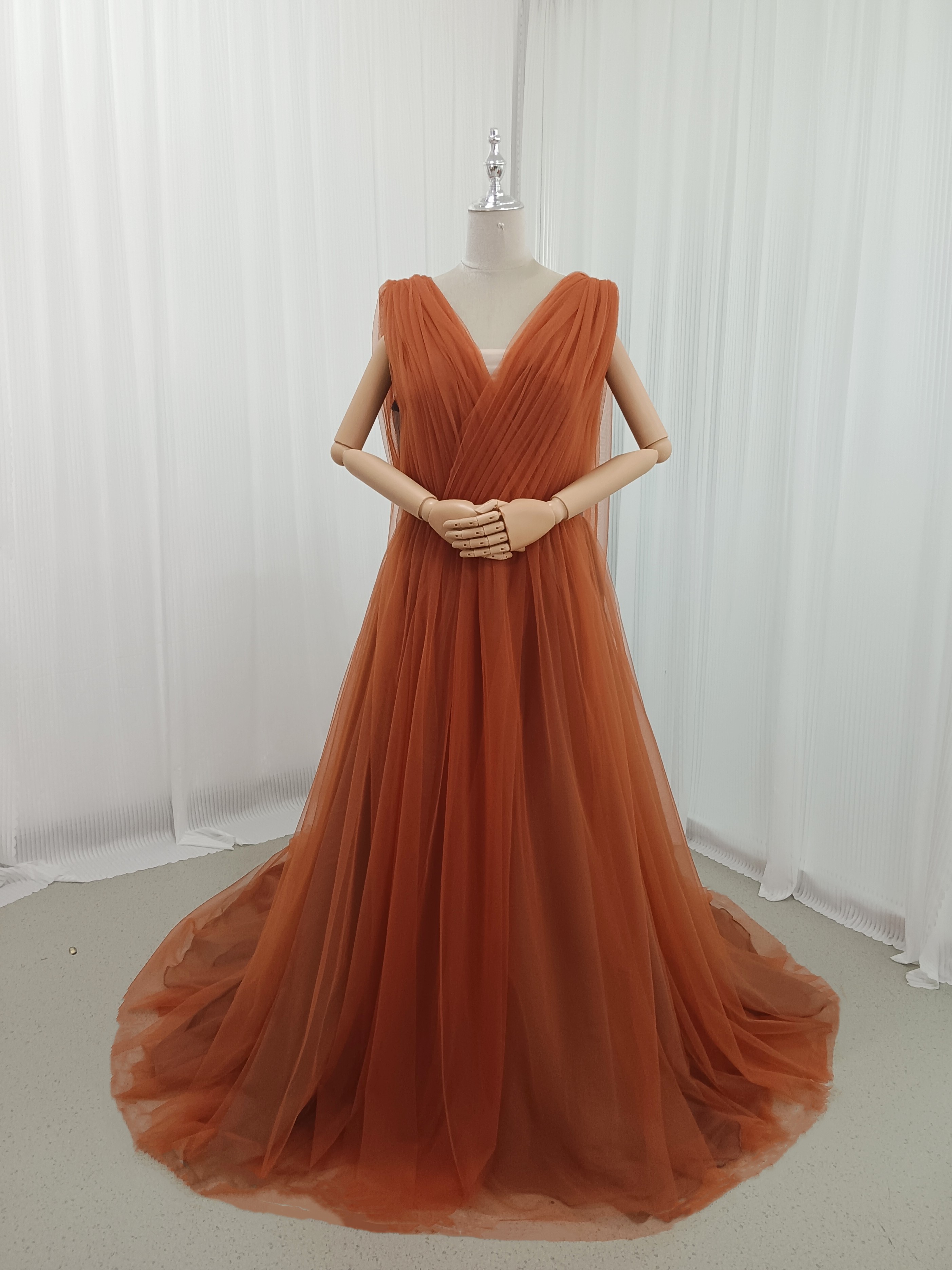 人気上昇！カラードレス テラコッタ色 Vネック ソフトチュール ロングトレーン 披露宴 前撮り