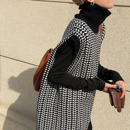 トップス カットソー ニットソー セーター ベスト ブラック 袖なし 長袖 かわいい 大人可愛い きれいめ シンプル カジュアル 上品 おしゃれ 主役級 存在感 春 秋 10代 20代 30代 個性的