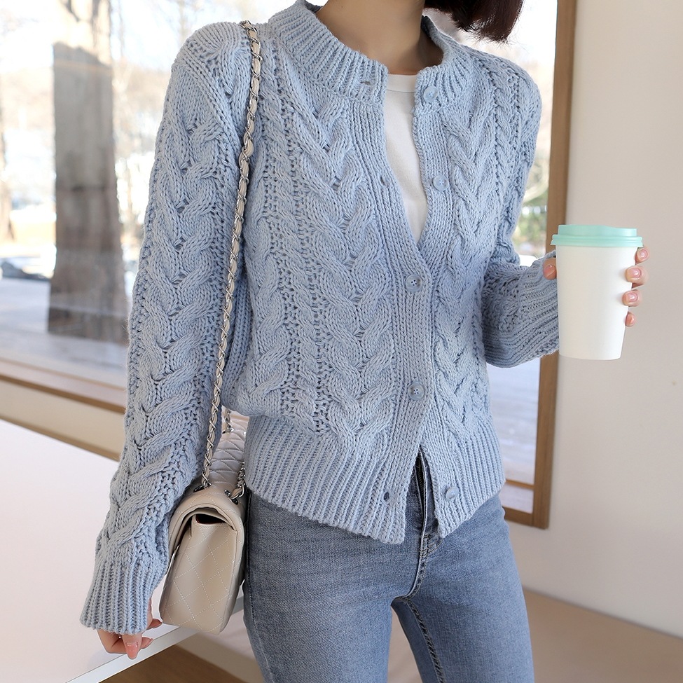 [韓国ファッション] ボタンラウンドネックカーディガン 5,082円